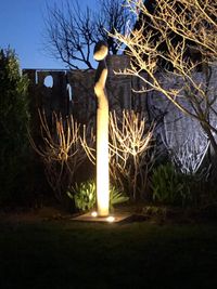 Skulptur von Ingrid Wild beleuchtet
